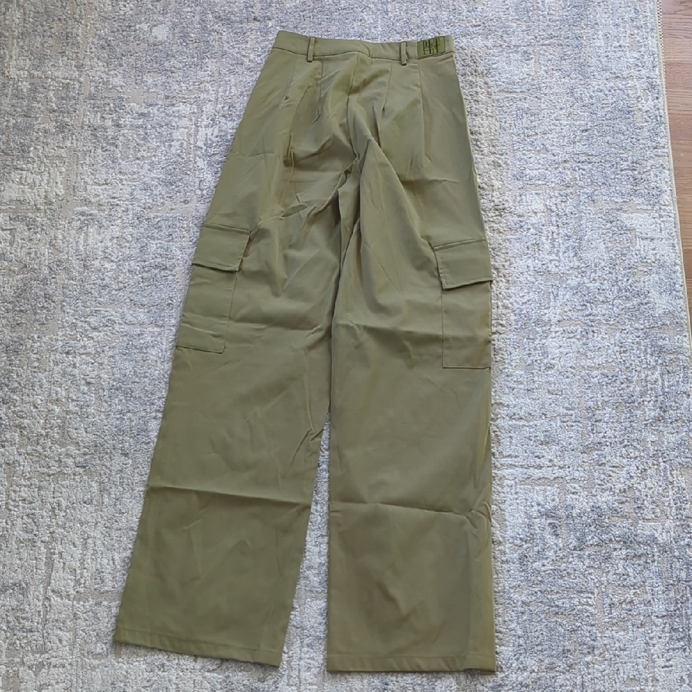 NWT PrettyLittleThing Shape Khaki Buckle Cargo Wide Leg Pants Size 4 - Picture 11 of 12